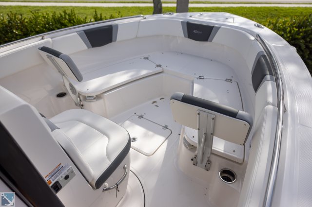 New 2024 Robalo R230  Boat for sale